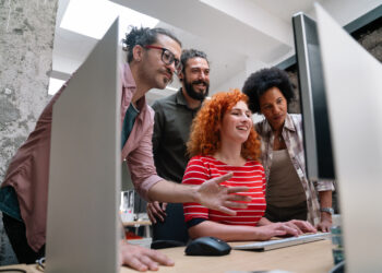 La producción de servicios aumenta un 0,2% en la eurozona y un 0,3% en la UE