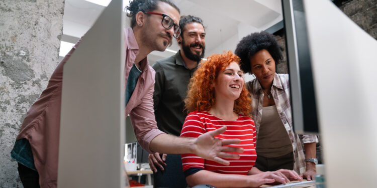 La producción de servicios aumenta un 0,2% en la eurozona y un 0,3% en la UE