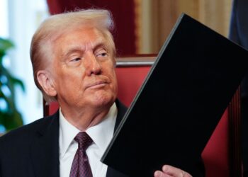 Los nuevos aranceles de Trump ya están en vigor, con un mínimo general del 10%