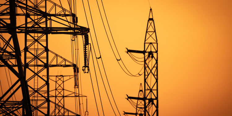 La conexión energética entre la península ibérica y Europa es prioritaria, afirman expertos