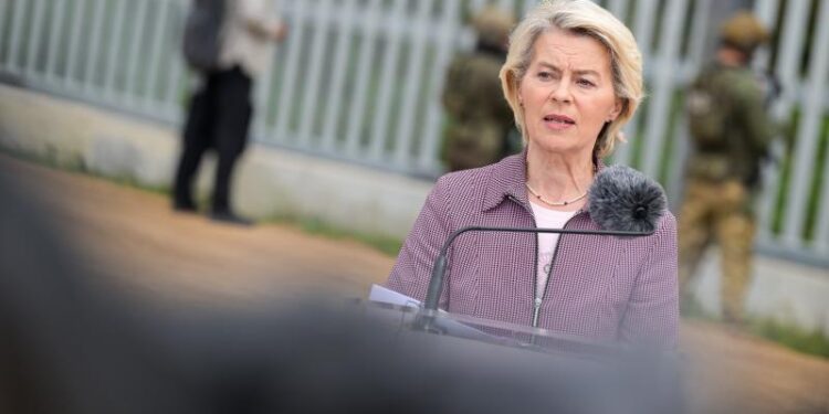 Von der Leyen concluye su gira por los Estados fronterizos con Rusia y Bielorrusia con un llamado a proteger las fronteras y aumentar la inversión en defensa