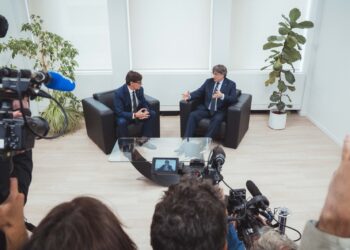 Illa y Puigdemont celebran en Bruselas su primera reunión