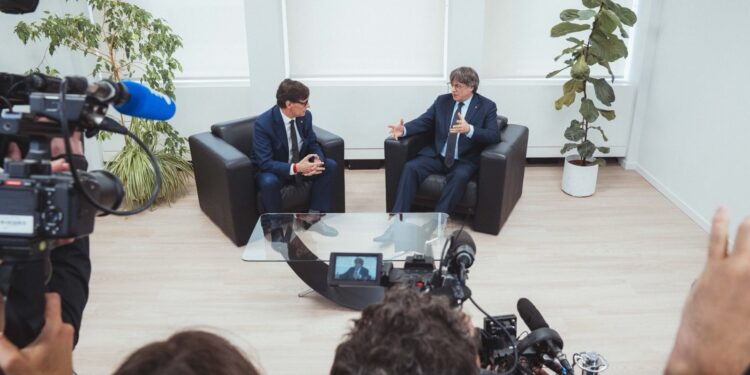 Illa y Puigdemont celebran en Bruselas su primera reunión