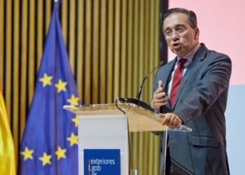 Albares defiende una política exterior “sin seguidismos” y en la que España sea “un actor” y no un “espectador”
