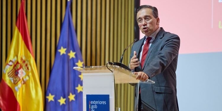 Albares defiende una política exterior “sin seguidismos” y en la que España sea “un actor” y no un “espectador”