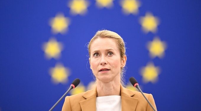 Kallas insta a incrementar la presión sobre Rusia para frenar su agresión y apoyar a Ucrania