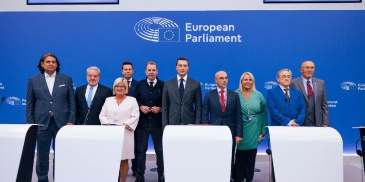 Patriotas por Europa impulsa una nueva moción de censura contra von der Leyen, afirmando que la Comisión «ya no defiende Europa»