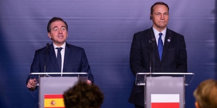 Sánchez y Albares muestran su solidaridad con Polonia tras la incursión aérea rusa