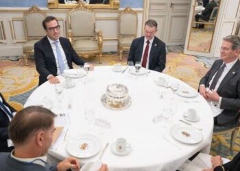 Albares y Cuerpo recuerdan a Bessent que la relación comercial EEUU-UE representa “el 30% del comercio global”