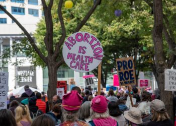 La Comisión Europea examina la iniciativa por un aborto seguro y con apoyo financiero comunitario