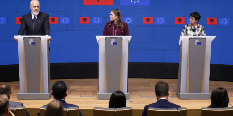 La UE abre las negociaciones de adhesión con Albania sobre políticas de conectividad verde y sostenible