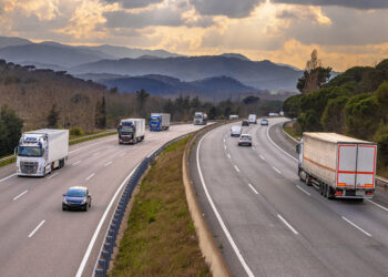 Las toneladas de mercancías transportadas por las carreteras de la UE caen un 0,7 % en 2024