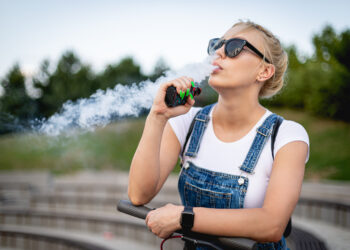 Bruselas da luz verde a que España prohíba los ‘vappers’ de sabores pese a la oposición de varios Estados miembros