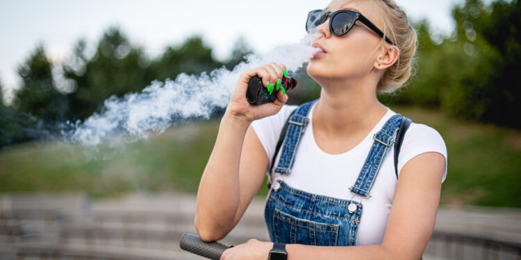 Bruselas da luz verde a que España prohíba los ‘vappers’ de sabores pese a la oposición de varios Estados miembros