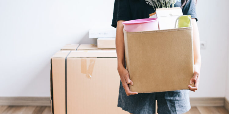 La edad media para abandonar el hogar familiar en España se sitúa en 30 años, por encima de la media de la UE