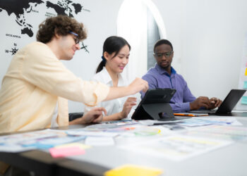 Los eurodiputados quieren mejorar las condiciones laborales de los becarios en toda la UE