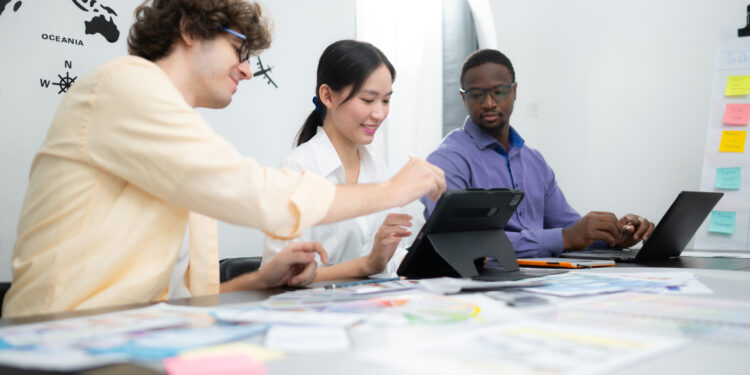 Los eurodiputados quieren mejorar las condiciones laborales de los becarios en toda la UE