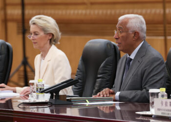 La UE insta a Israel y Palestina a negociar «constructivamente» en el marco del segundo aniversario de los ataques de Hamás