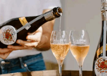 Bruselas concede la Denominación de Origen Protegida al vino espumoso Tharsys de Requena