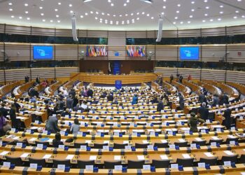 El Parlamento dispuesto a negociar mejores condiciones laborales para los becarios