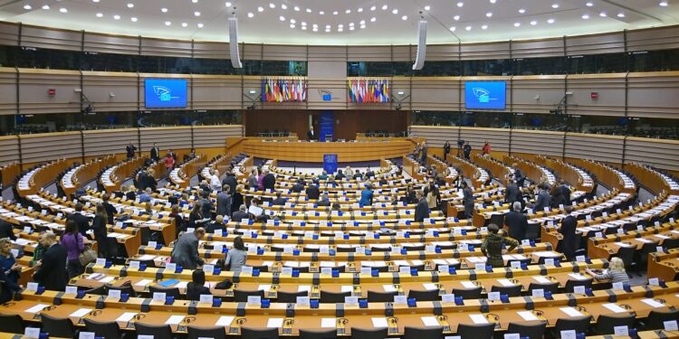 Los eurodiputados toman posiciones sobre el informe de Vivienda