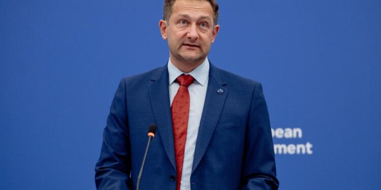 Bruselas presenta una estrategia para duplicar la proporción de jóvenes agricultores en la UE para 2040