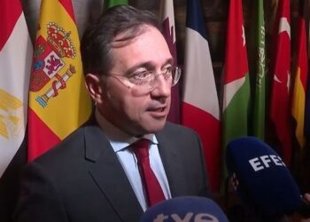 Albares asegura que España estaría “dispuesta” a participar en una fuerza de paz en Oriente Medio