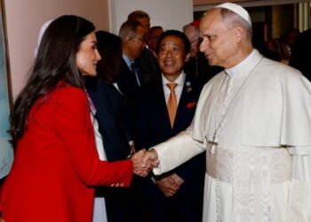 La Reina y el Papa denuncian el uso del hambre como “arma de guerra”