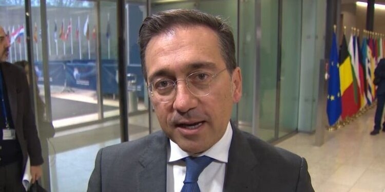 Albares: la violación del alto el fuego “no puede volverse a repetir” y obliga a “mantener las sanciones a Israel”