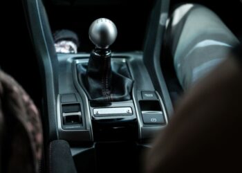 La Eurocámara aprueba nuevas normas sobre el carné de conducir: periodo de prueba, carné digital y sanciones transfronterizas