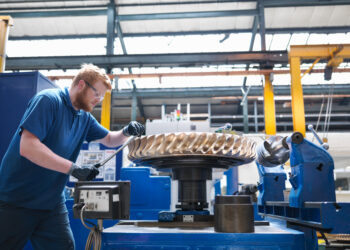 La producción de servicios cae un 0,2 % en la zona del euro y un 0,1 % en la UE