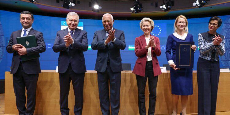 La UE y Uzbekistán firman un nuevo acuerdo para avanzar en la cooperación económica y política