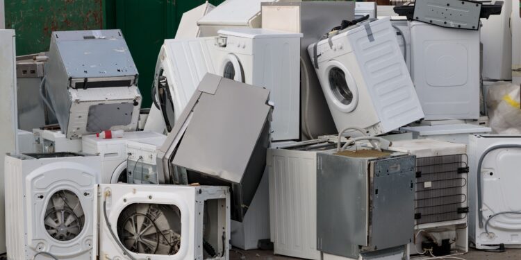 La UE recogió 11,6 kg por persona de residuos de aparatos eléctricos y electrónicos en 2023