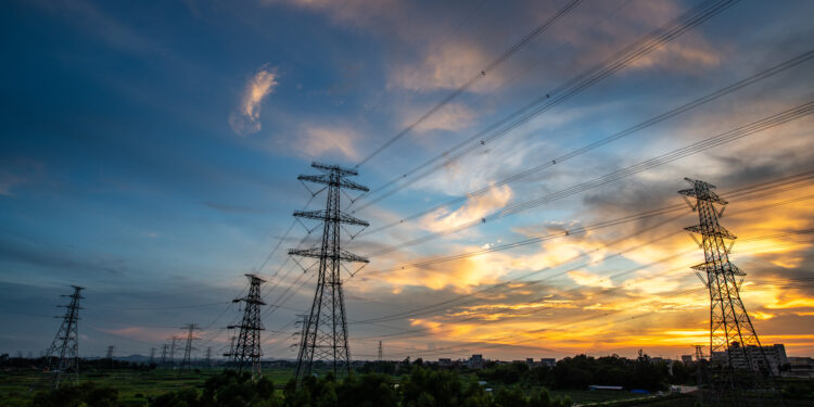 El precio medio de la electricidad doméstica en la UE baja un 0,5 % en el primer semestre de 2025