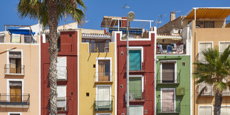 Bruselas alerta que España es de los países de la UE con mayor tensión de precios y menos oferta de vivienda social