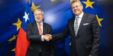 La UE y Chile se comprometen a fortalecer el comercio sostenible y la cooperación en seguridad en su primer Consejo Comercial Conjunto
