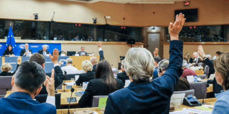 Los eurodiputados advierten que la crisis del Estado de Derecho en Hungría se está agravando