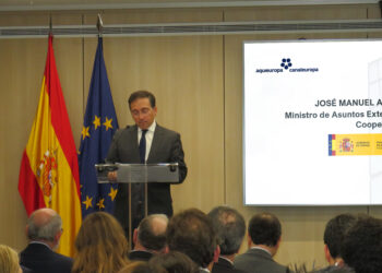 Albares clausura la 8ª edición de los Premios Aquí Europa advirtiendo sobre las amenazas externas e internas al proyecto europeo y afirmando que «el verdadero patriotismo es defenderlo»