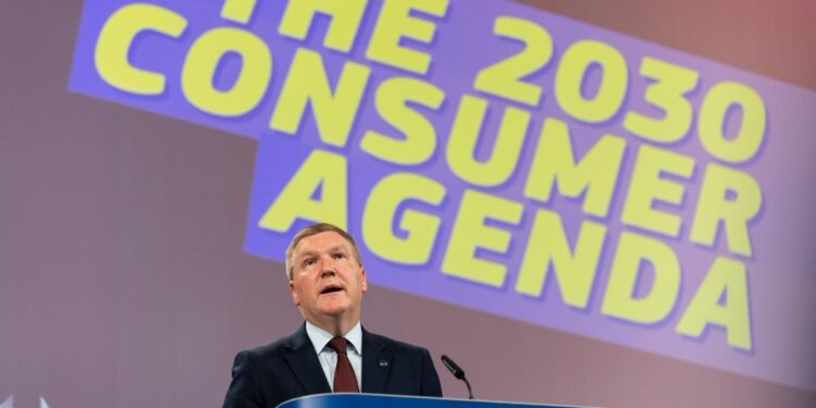 La Comisión Europea refuerza la protección del consumidor con un plan estratégico que aborda el greenwashing y la obsolescencia programada