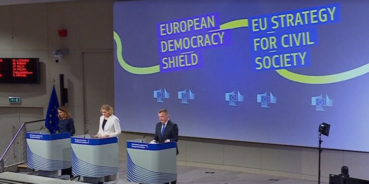 Bruselas presenta su Escudo de la Democracia para asegurar procesos electorales transparentes, medios independientes y una ciudadanía activa