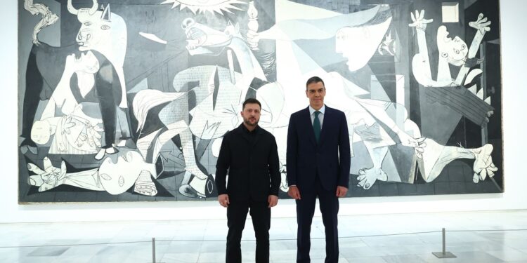 Sánchez anuncia a Zelenski un nuevo paquete de ayuda militar de 615 millones de euros