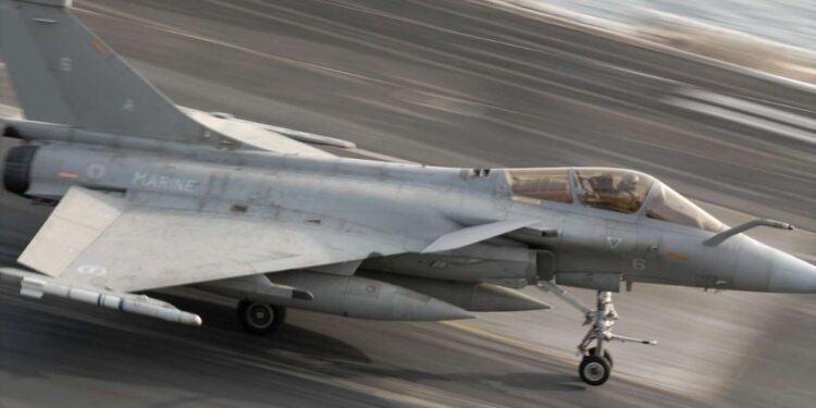 Francia impone los Rafale a Ucrania y rompe la unidad europea: España queda fuera