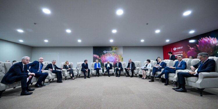 Líderes de la UE subrayan la necesidad de colaboración en el plan de Trump para Ucrania