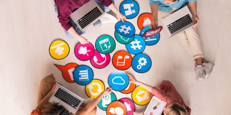 Bruselas difunde un informe que identifica riesgos sistémicos en los servicios digitales