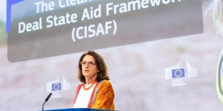 La Comisión aprueba un plan español de 700 millones de euros para apoyar la capacidad de fabricación de tecnologías limpias