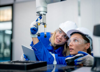 Uno de cada cuatro trabajadores en la UE pertenece a sectores de ciencia, tecnología o salud en 2024