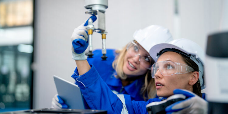 Uno de cada cuatro trabajadores en la UE pertenece a sectores de ciencia, tecnología o salud en 2024