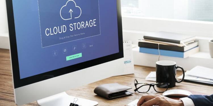 La Comisión investiga si Amazon y Microsoft deben ser designados como intermediarios clave para sus servicios de computación en la nube