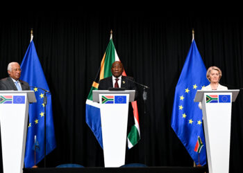 Sudáfrica y la UE pactan nuevas inversiones para la transición energética y la producción de vacunas