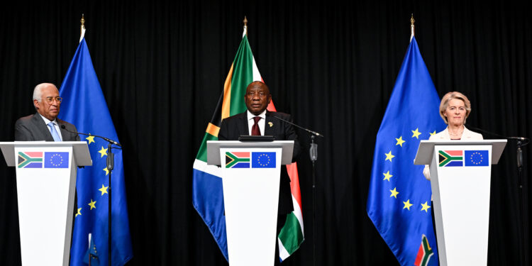 Sudáfrica y la UE pactan nuevas inversiones para la transición energética y la producción de vacunas